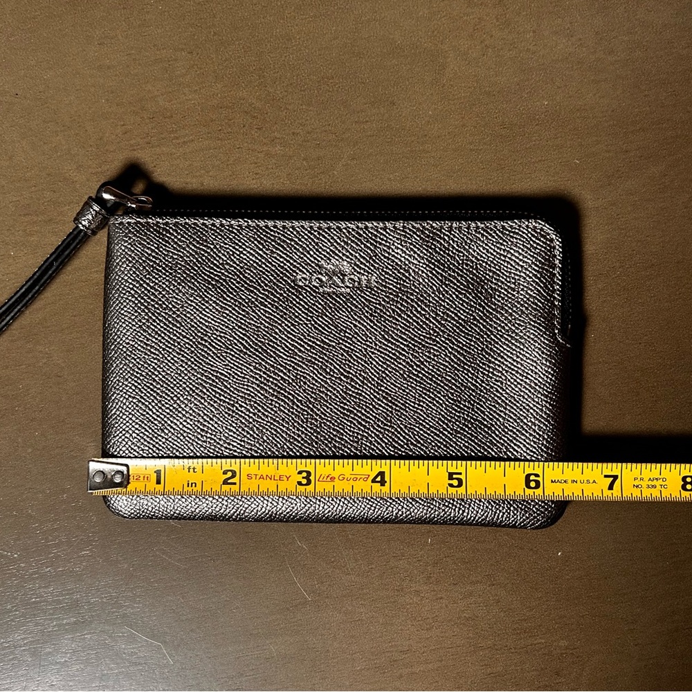 COACH | Gunmetal Metallic Wristlet - Picture 4 of 5